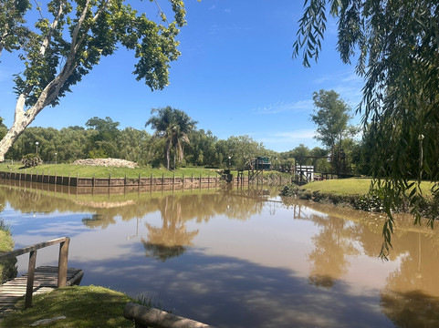 谢纳多杜邦宾馆主图