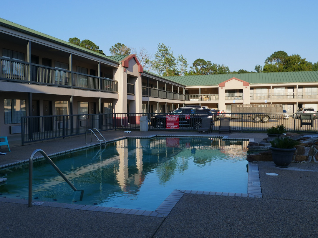 贾斯珀速8酒店主图