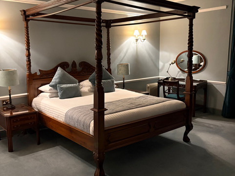 The Snooty Fox Hotel主图