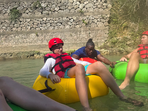 River Rapids Tubing Adventure-Rio Bueno必去景点