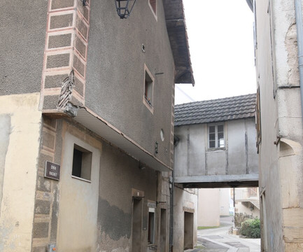 Cour Vachet-Buxy必去景点