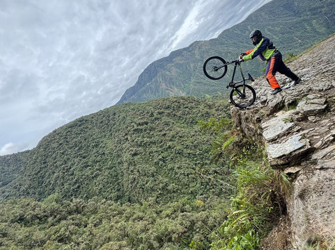 Altitude Travel-拉巴斯必去景点