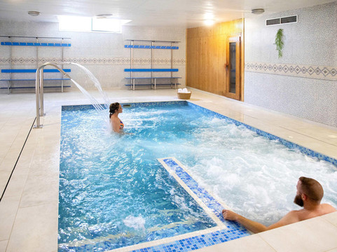 瑟维集团滨海马尔酒店主图