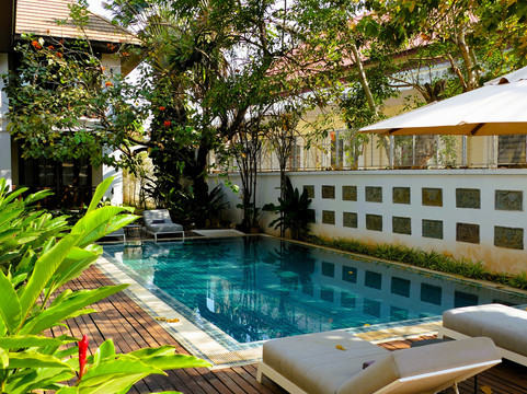 雅典娜饭店主图