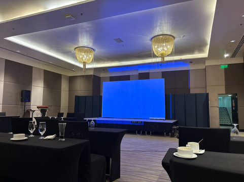 塔克洛班高峰酒店主图