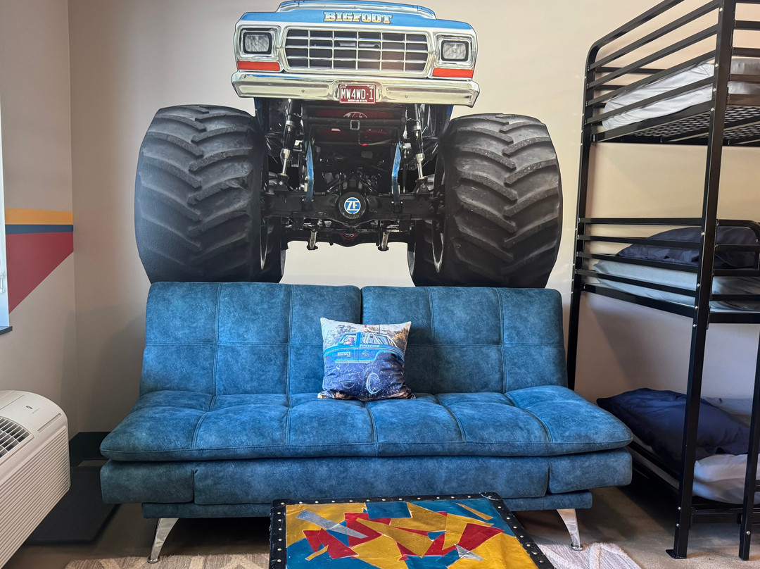 Gray Summit酒店住宿-The Landing Hub