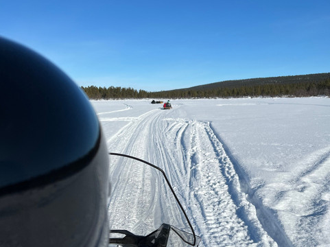 老爷爷极光团-基律纳必去景点
