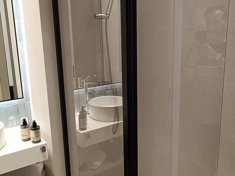 浪漫环球酒店主图