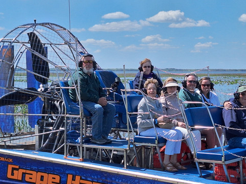 Grape Hammock Airboat & Alligator Tours-莱克威尔士必去景点
