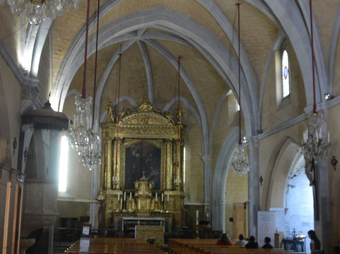 Eglise St Michel-普罗旺斯地区萨隆必去景点