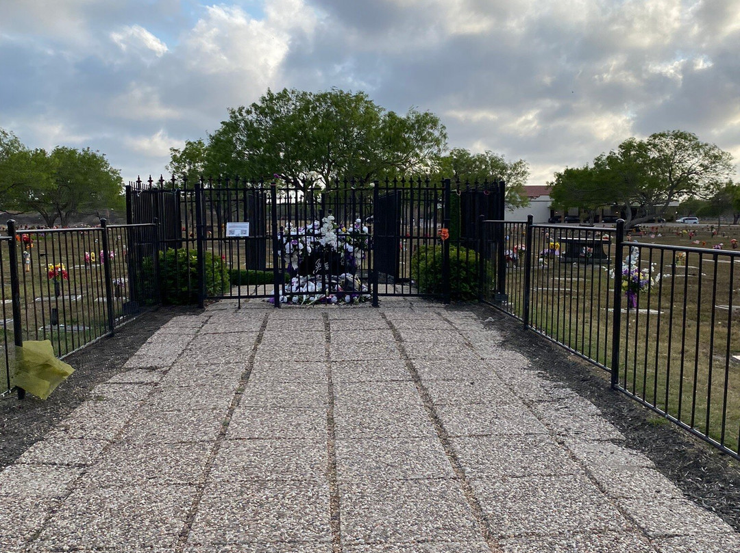 The Grave of Selena Quintanilla-Perez-科珀斯克里斯蒂市必去景点