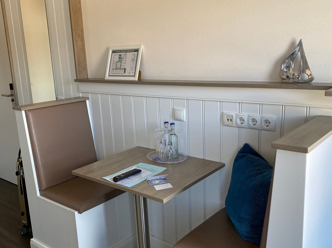 阿尔特克雷斯班霍夫酒店主图