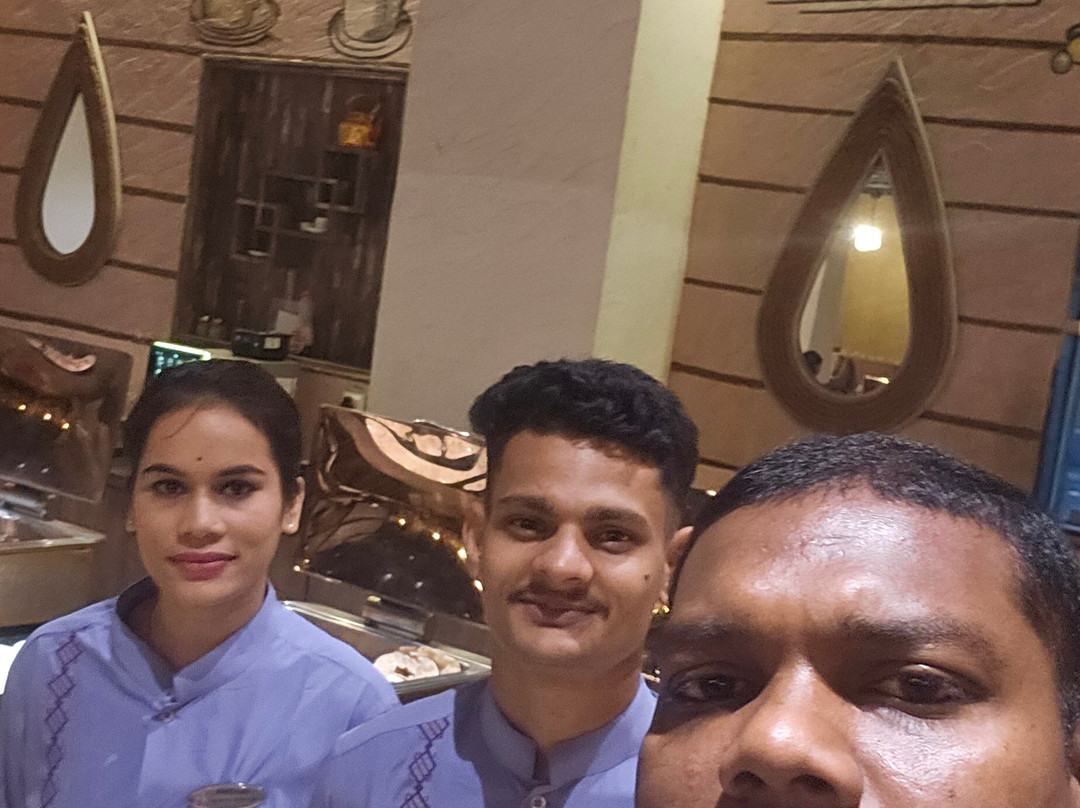 Regenta Central Hotel & Convention Centre主图