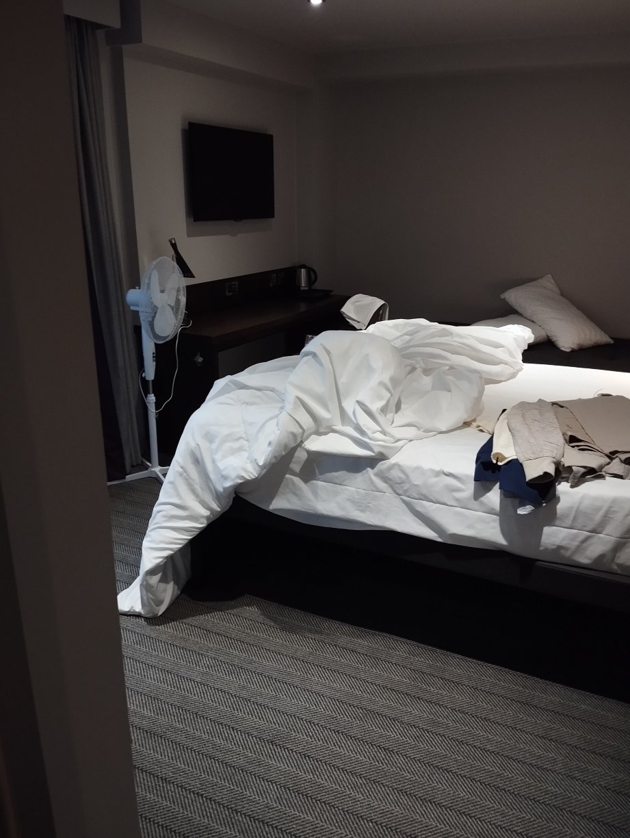 诺丁汉西部普瑞米尔酒店-旅行者