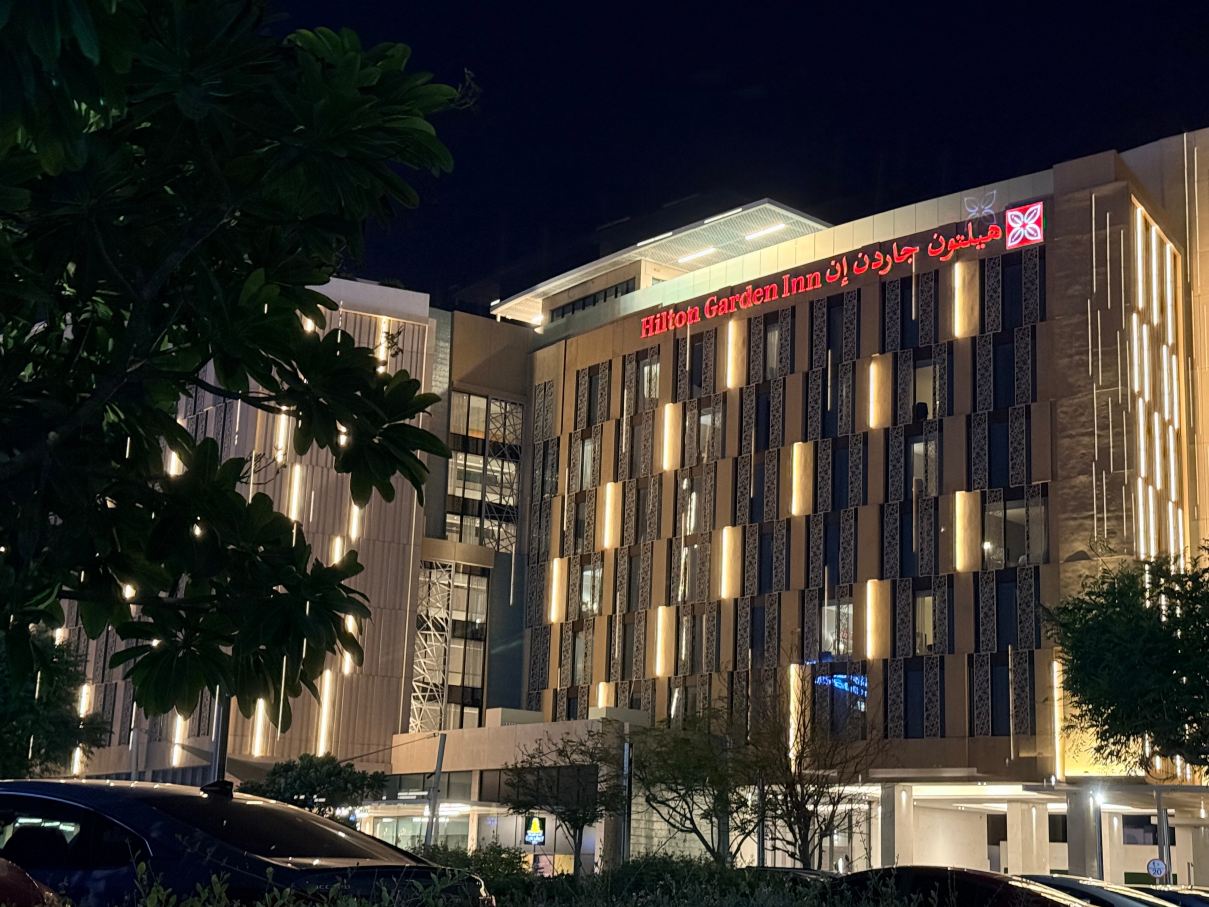 马斯喀特库威尔希尔顿花园酒店-旅行者