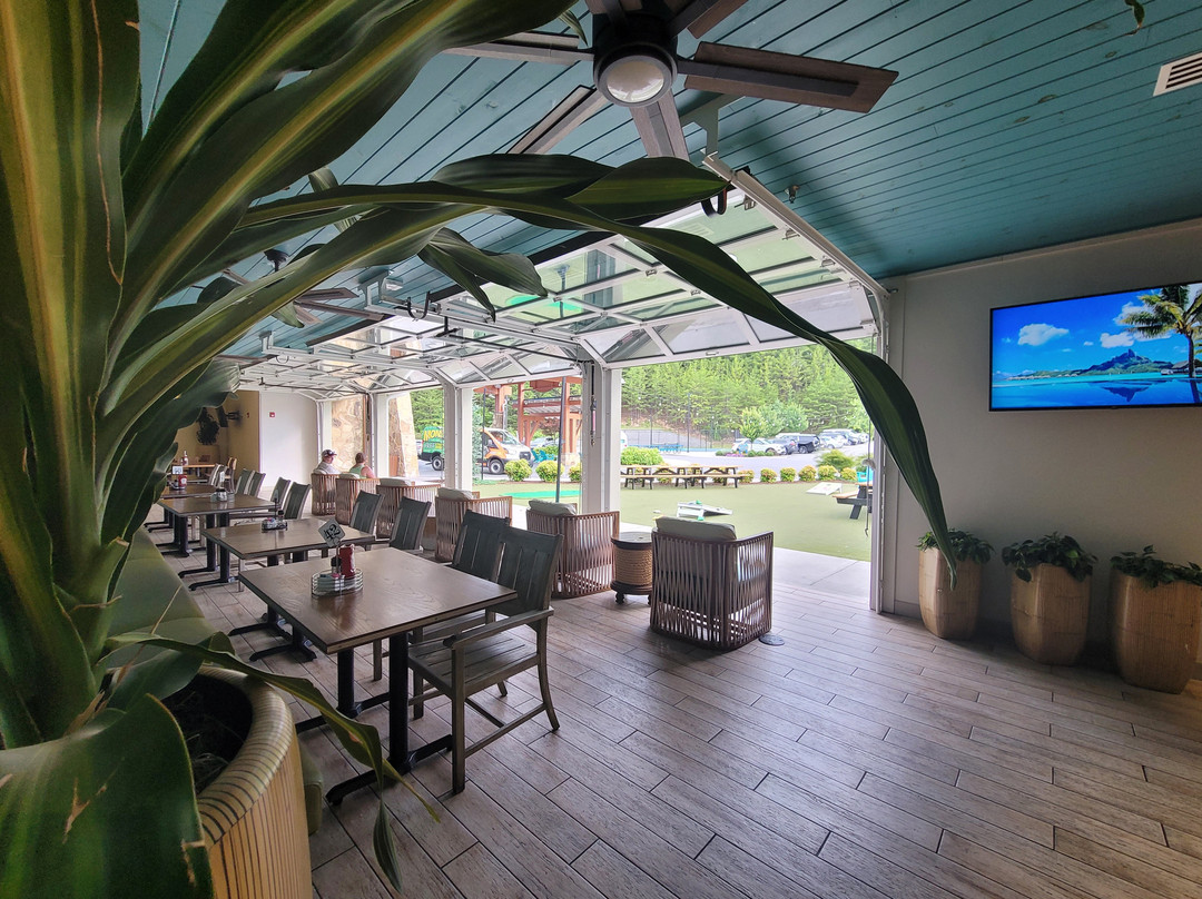 Fins Bar & Chill