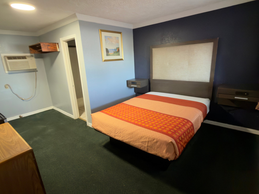 Ada inn & suites