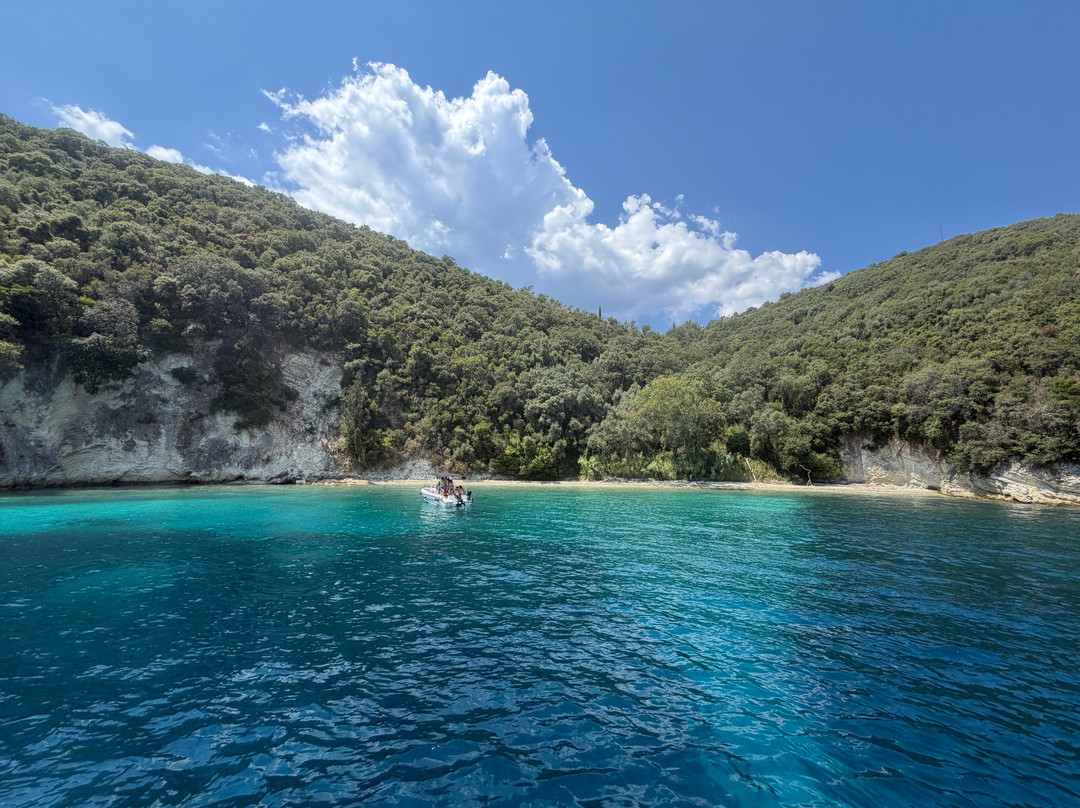 Papanikolis Cruise Boat-Nidri必去景点