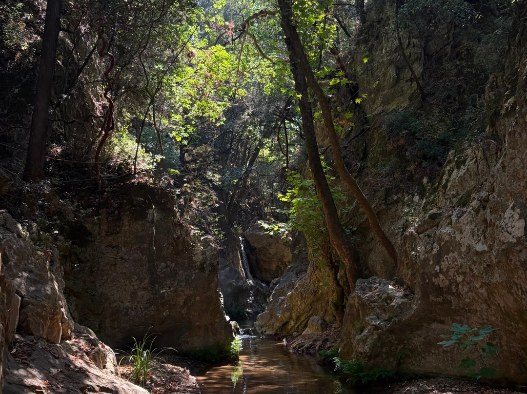 Potami Waterfalls-Karlovasi必去景点