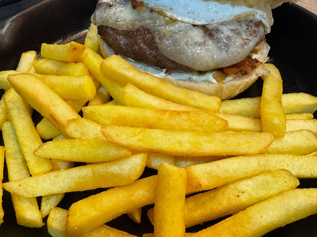 SAVI' BURGER...SPRITZ e SFIZI
