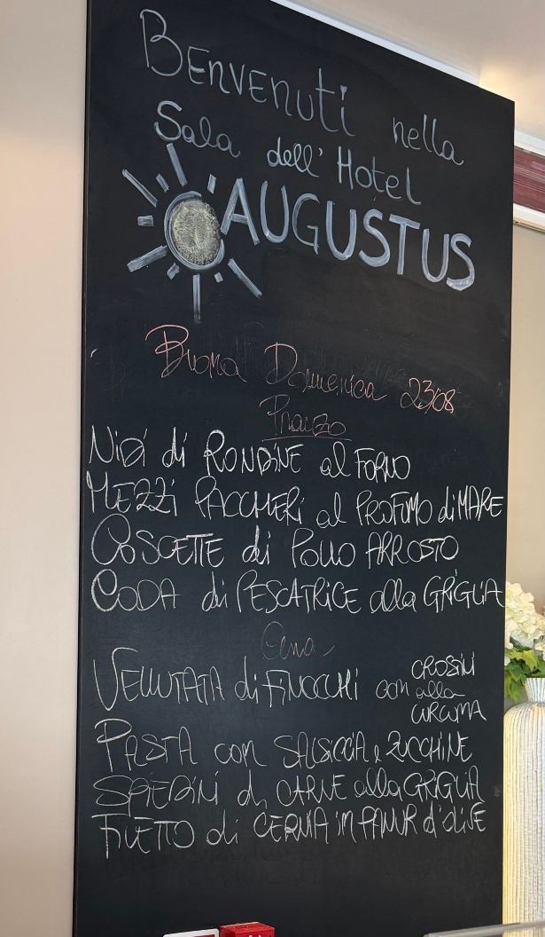 Hotel Augustus- Davanti a Noi C'è Solo il Mare-旅行者