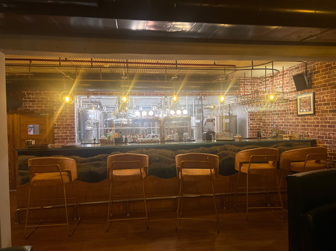 雅阁普度切里酒店主图