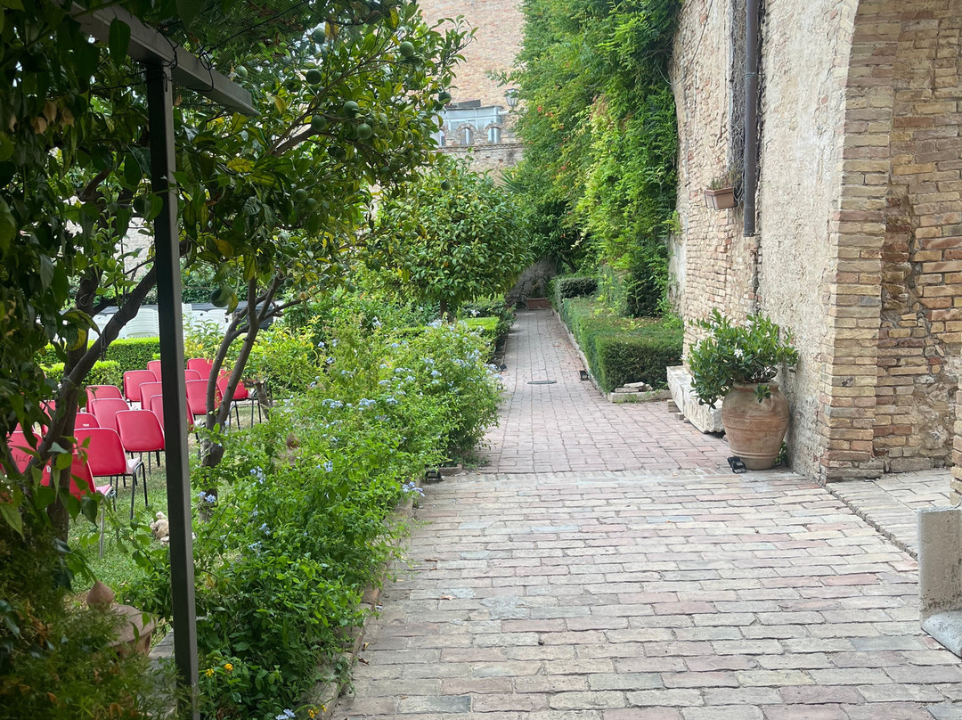 Palazzo d'Avalos - Musei Civici-瓦斯托必去景点