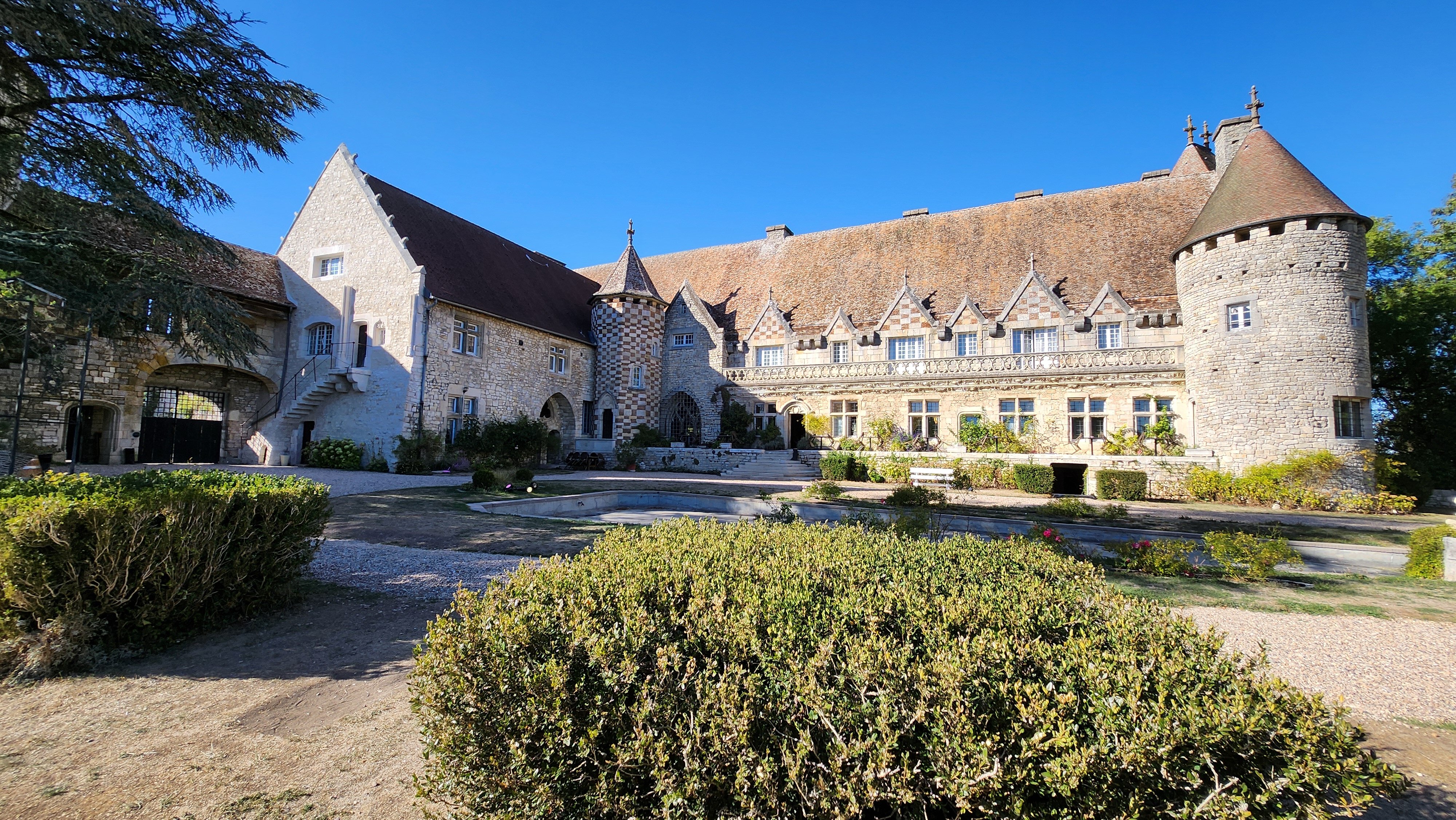 通沙泰勒城堡与城堡餐厅酒店-旅行者