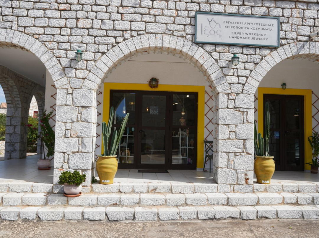 Ixós Ergastíri Argyrotechnías-Pirgos Dirou必去景点