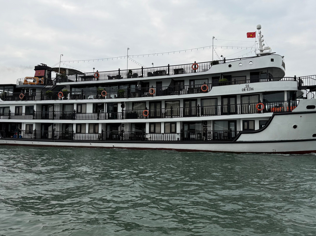 Alisa Premier Cruise-下龙湾必去景点