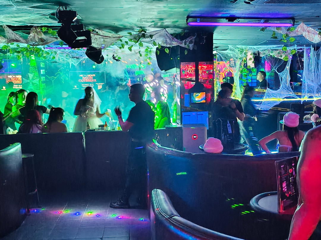 Neon Nights Bar Club-马卡蒂必去景点