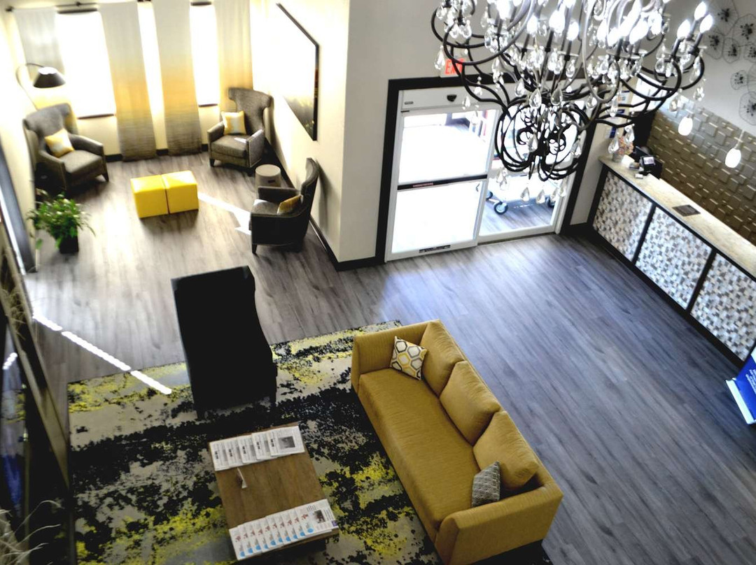 贝斯特韦斯特普勒斯舍伍德旅馆及套房酒店主图