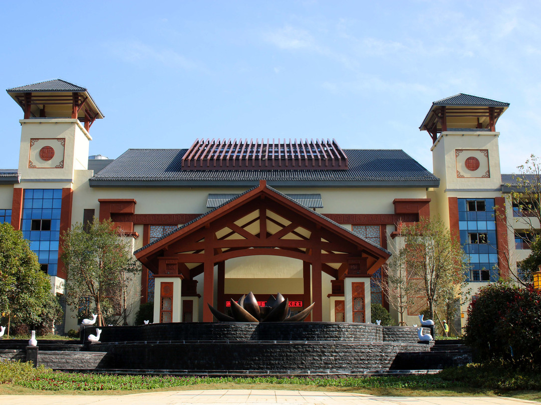 荣玺庄园温泉度假酒店主图