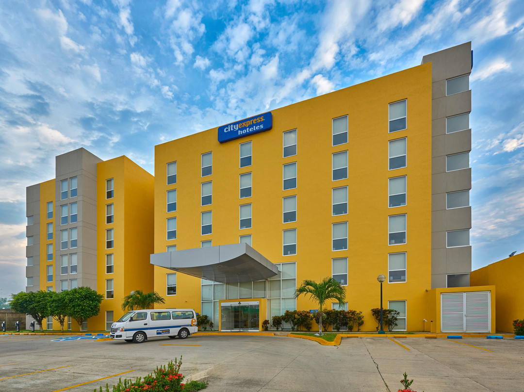 米纳蒂特兰城市快捷酒店主图