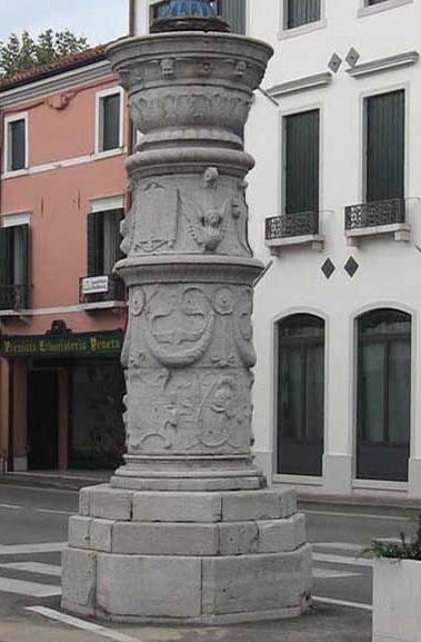 Scultura Colonna della Pace