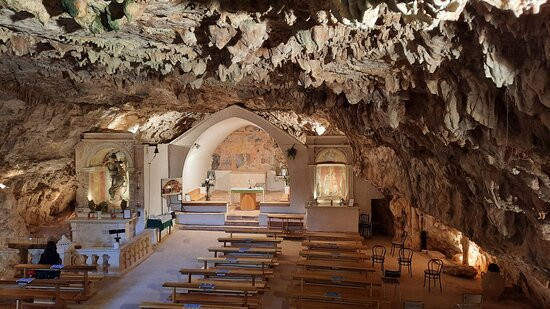 Grotta Sacra di San Michele Arcangelo in Monte Laureto景点图片