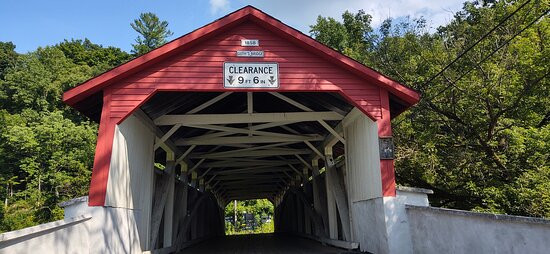 Manasses Guth Covered Bridge-Whitehall必去景点