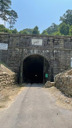 Historic Western & Atlantic Railroad Tunnel-Tunnel Hill必去景点