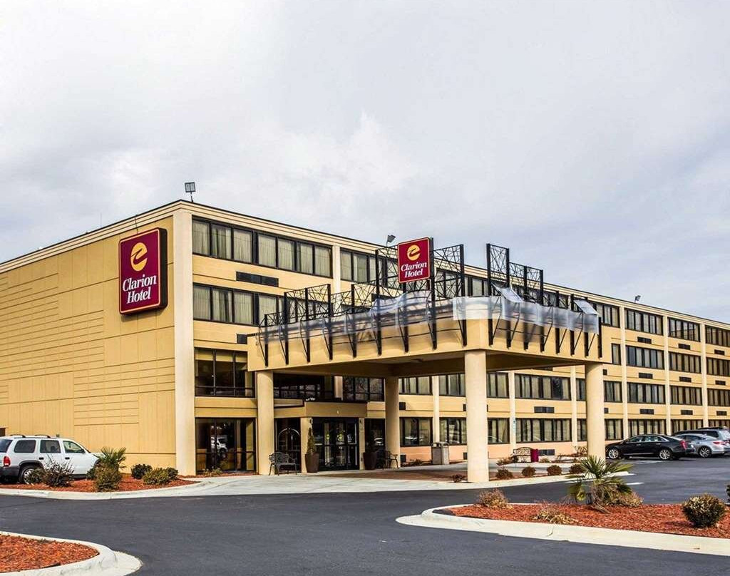 Clarion Hotel Airport & Conference Center