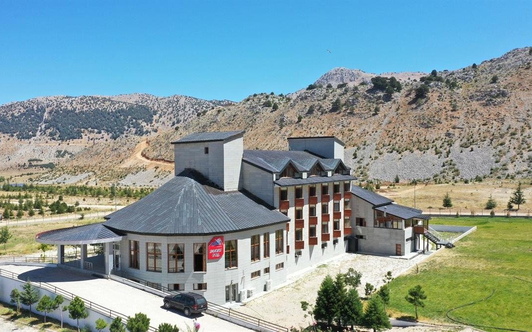 伊斯帕尔塔达夫拉兹酒店