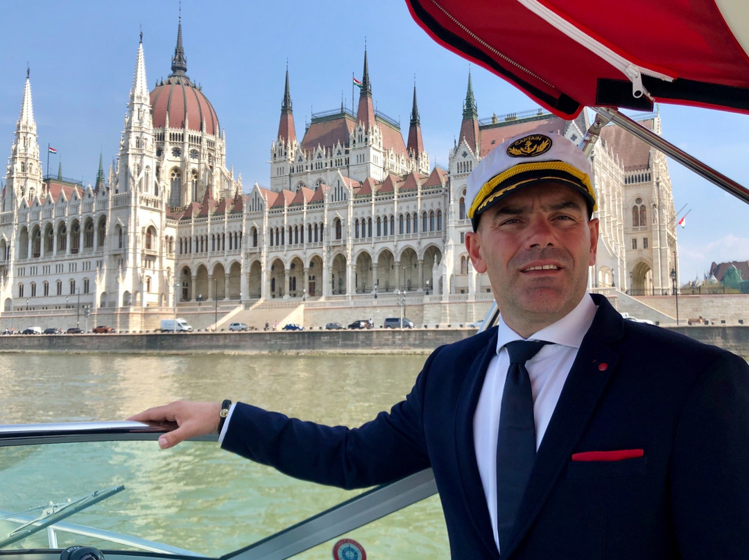 Riverlux yacht & jet景点图片