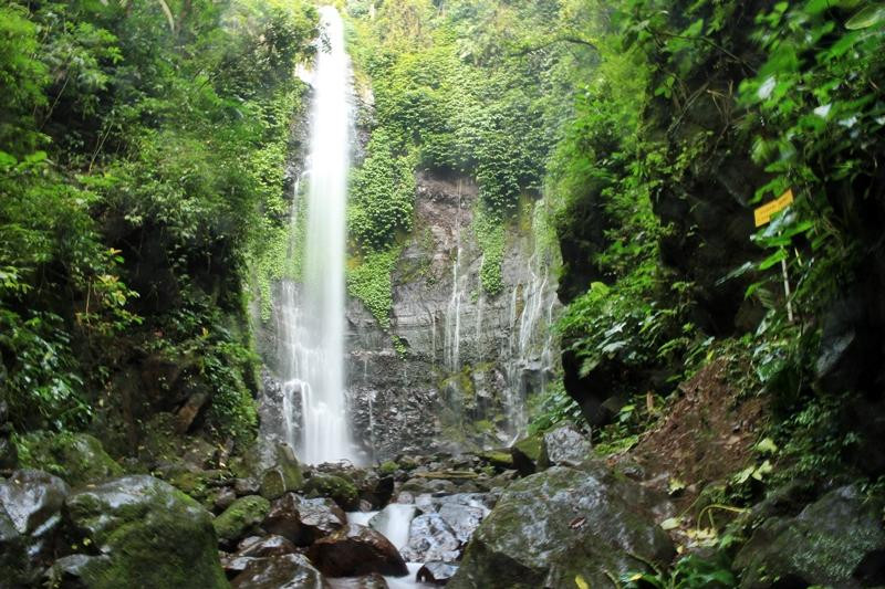 Lawe Waterfall景点图片