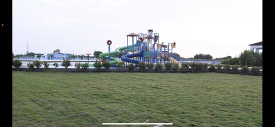 Shower N Tower Waterpark景点图片