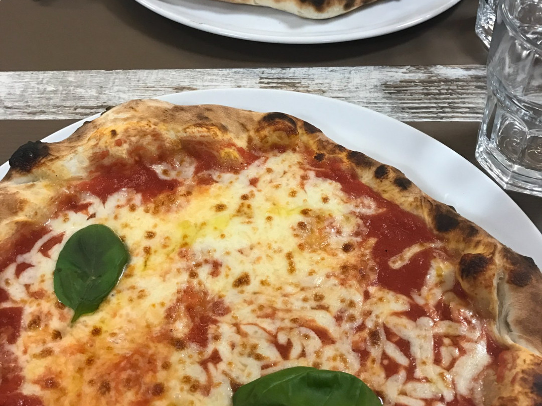 拉伊纳泰餐馆和美食-Pomodoro & Mozzarella