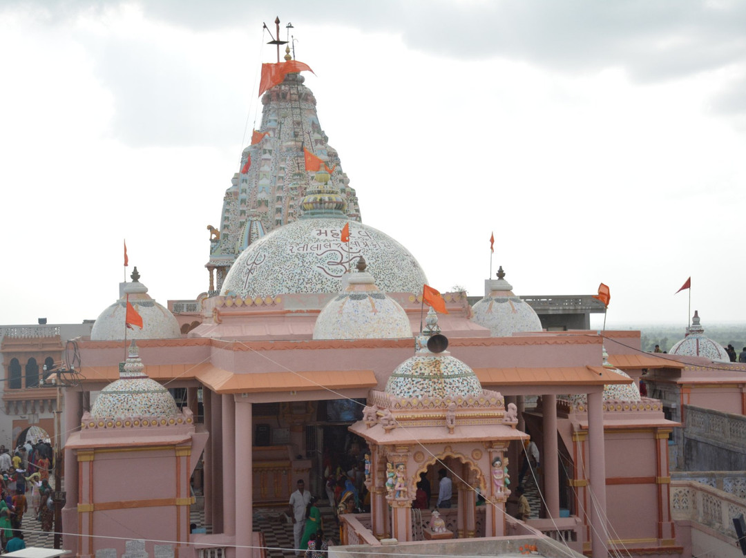 Jadeshwar Temple景点图片