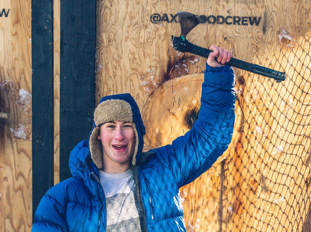 Axewood Axe Throwing - Whistler-温哥华必去景点