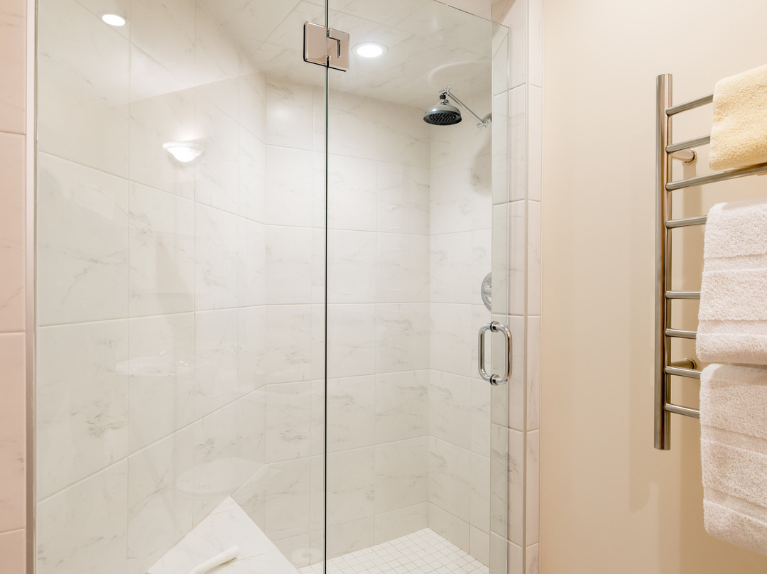 Enchanter Oceanview Suites主图