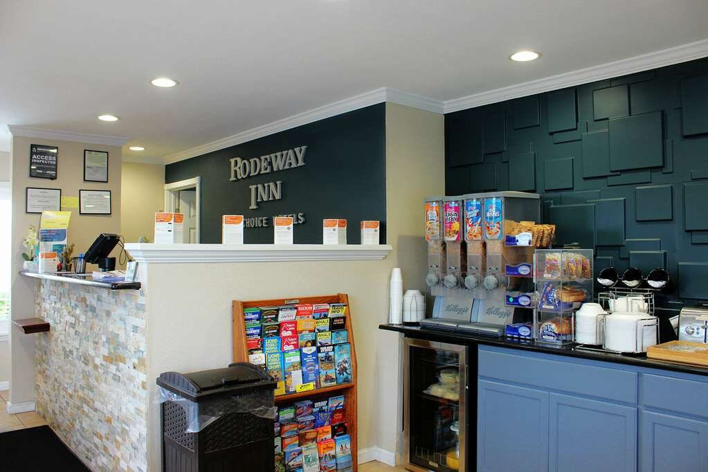 Rodeway Inn near University - Gateway to Yosemite主图