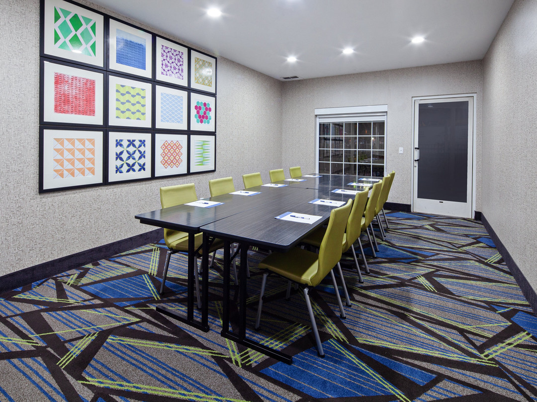 Holiday Inn Express & Suites Tulare By IHG主图