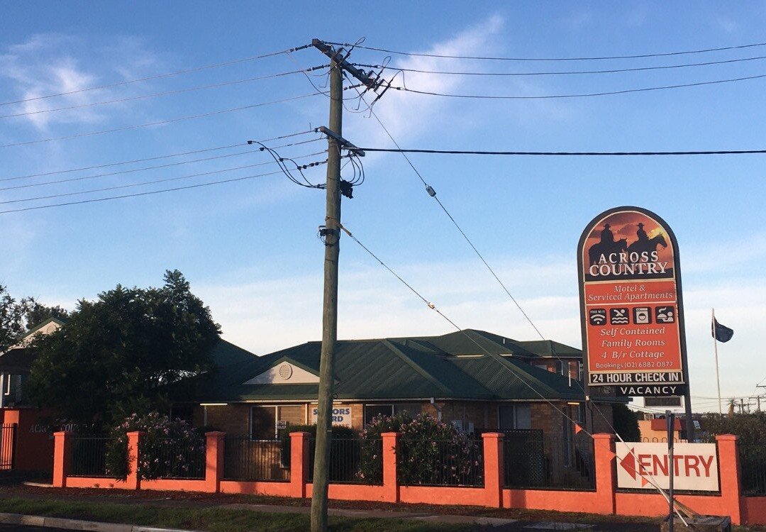 穿越田野汽车旅馆主图